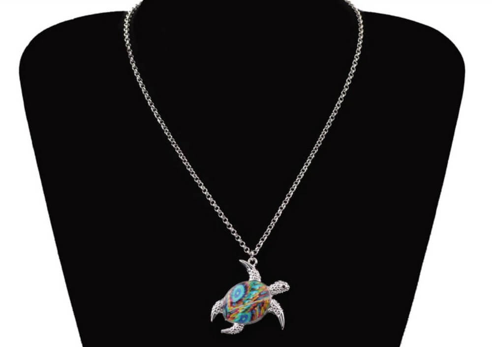 Pendentif cou Tortue modèle Aurore Boréale visuel